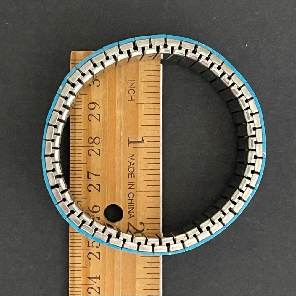 Vintage turquoise stretch bracelet.